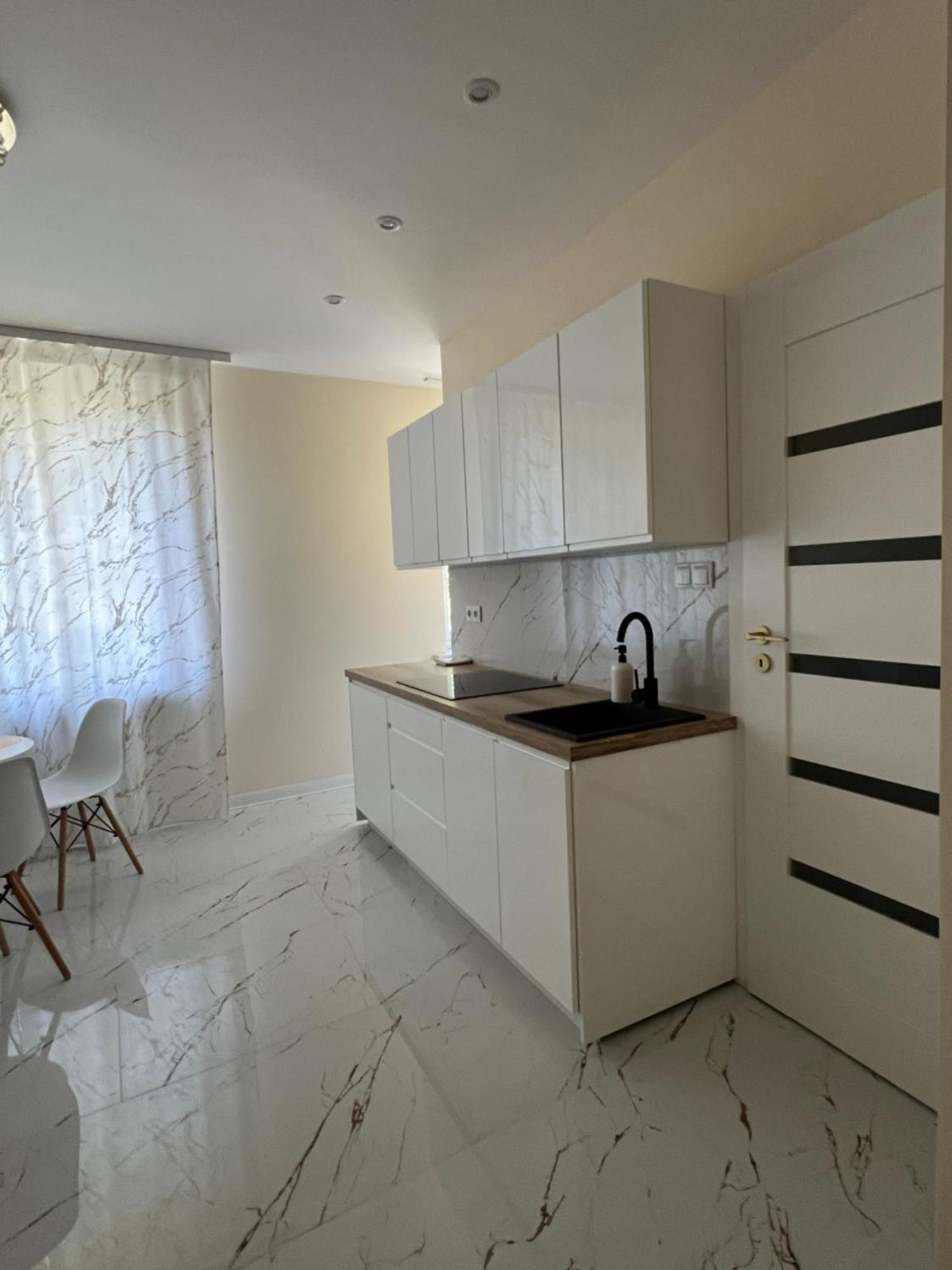 Nowe Luksusowe Apartamenty Manufaktura-Prywatny Na Wylacznosc-Wanna-Zamykany Ogrodzony Parking, Blok,Niskie Pietro-Cisza I Spokoj Lodz  Ngoại thất bức ảnh
